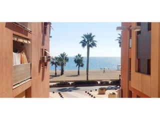 Pis en Sabinar 137. A 20 metros de la playa, se vende estupendo piso de 2 dormitorio