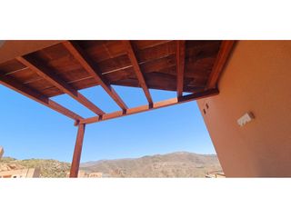 Miete Dachwohnung in Calle las encinas 46. Con vistas al mar tu refugio entre el mar y la montaña te espera