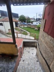 Country house  Estrada camposancos 119. Chalet pareado en vigo - oportunidad en zona tranquila