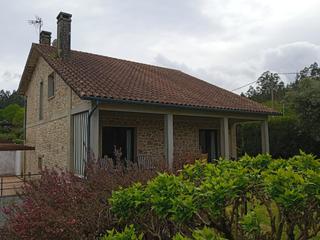 Casa  Buceleiras. Chalet muy prximo a santiago