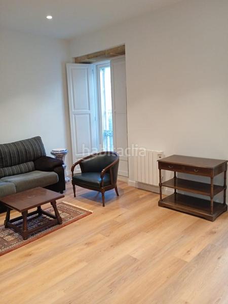 Foto 30ff7ab4-16df-4cf5-a702-1f3bbd282e08. Alquiler piso en Casco Histórico Santiago de Compostela