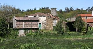 Masia  N/a. Casa para rehabilitar en núcleo rural ( 493 m2 ). con 2 lareiras