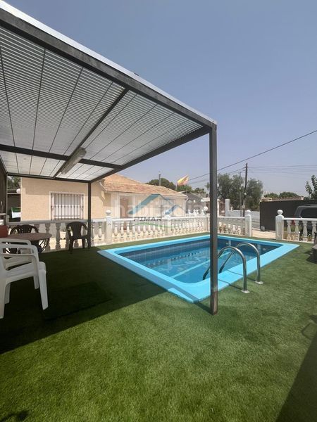 Foto d352c539-449e-4c1c-8774-c1f55cd41d5e. Casa amb piscina a Albatera