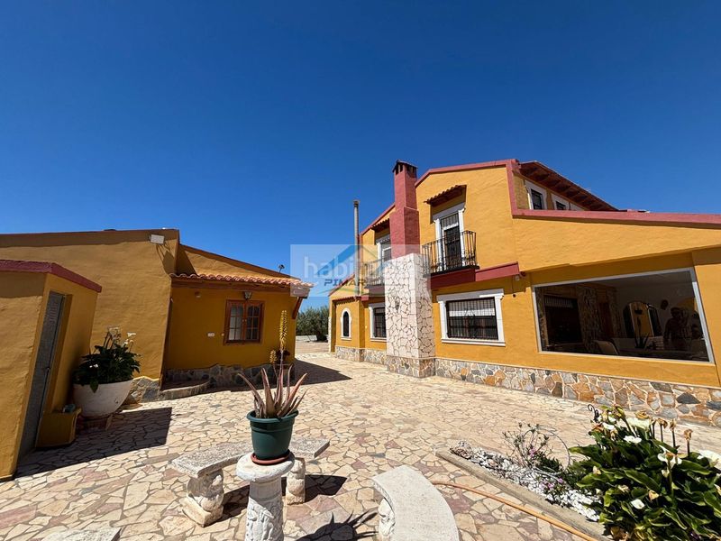 Foto 2f6eab90-51f6-4c15-835d-2bcccda717ef. Xalet amb calefacció aparcament piscina a Torrellano Elche / Elx