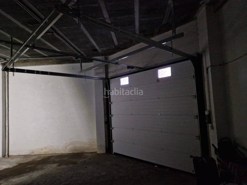 Foto f2d73bd0-a3da-4c5d-bc4b-45654b758fe7. Aparcament cotxe a Rúa (A)