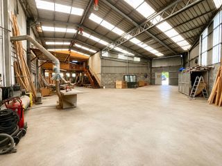 Bâtiment à usage industriel à Coristanco. Nave en venta en campolongo  pontedeume