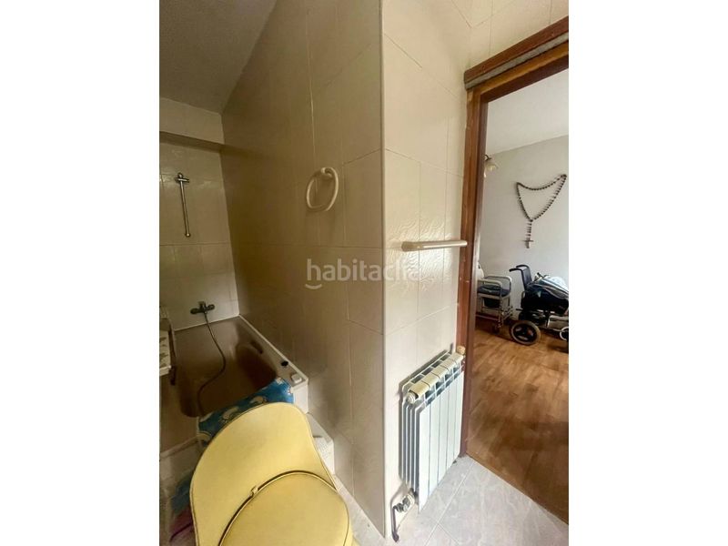 Foto b12fdd5f-e4a6-4896-af60-5f6f44a84777. Casa amb aparcament a Cambre