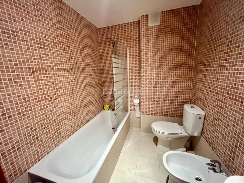 Foto c2f16066-02db-4d5a-bca4-3603ea80db46. Rent flat with parking in Miño