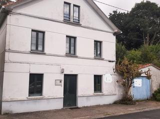 Maison à Neda. Casa con finca