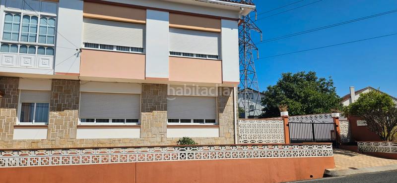 Foto be213d3e-4826-47a5-8926-0989e2c7ea7c. Casa  con 2 viviendas y finca en Piñeiros - Freixeiro Narón