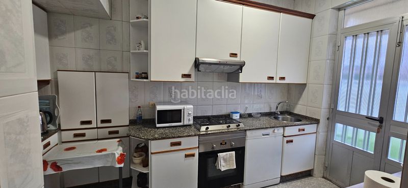 Foto 5b8eb40f-783c-44e6-bf81-40e8b4063e30. Casa aparellada a O Feal - Xubia Narón