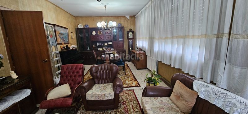 Foto d3825b3d-8575-4f7f-aa0b-7a034bb2727b. Casa aparellada a O Feal - Xubia Narón