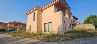 Chalet in A Malata - Catabois - Ciudad Jardín. Chalet  con jardín y pequeña parcea.