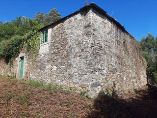 Mas à San Sadurniño. Casa rustica de piedra para restaurar