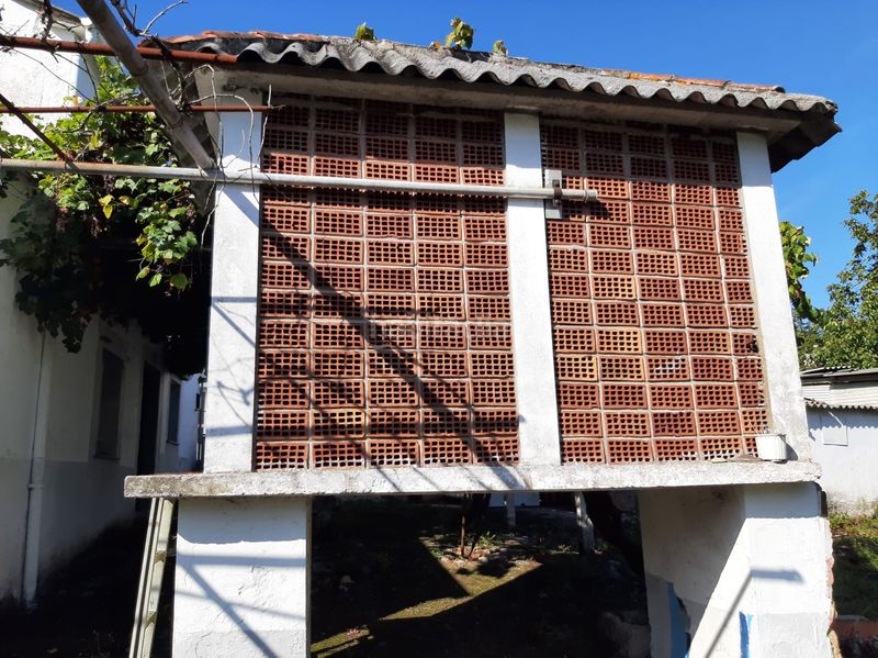 Foto 2eca114e-8222-4fa7-90b7-7f90c916efc5. Casa  con finca en A Malata - Catabois - Ciudad Jardín Ferrol