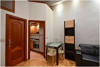 Location Appartement à Calle de preciados 40. Piso en preciados, 2 dormitorios, baño, aseo, coci