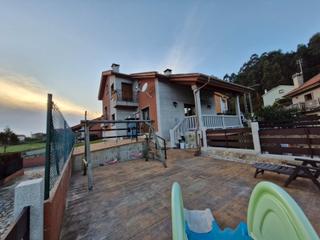 Chalet à Sanxenxo Pueblo. Chalet de 390 m/2, bordóns sanxenxo, parcela 420
