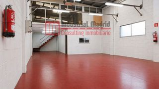 Industrial building in Loeches. Nave industrial en loeches en excelente estado.