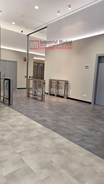 Foto f6c8bcc2-5147-463d-bc2a-7b520c7c4b12. Lloguer edifici a Simancas Madrid
