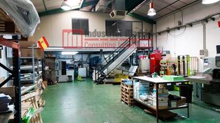Industrial building in Montserrat-Parque Empresarial. Nave en venta en san fernando de henares