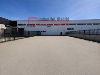Location Bâtiment à usage industriel à Loeches. Nave industrial en alquiler con patio privado y oficinas