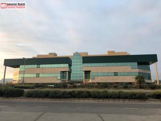 Oficina en Zona Industrial. Edificio representativo en venta y alquiler