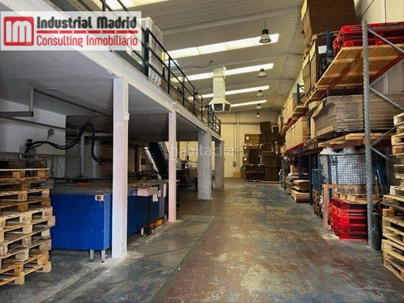 Foto 5beb8d65-12f5-4aa0-bea1-31441bb27782. Capannone industriale in Torres de la Alameda