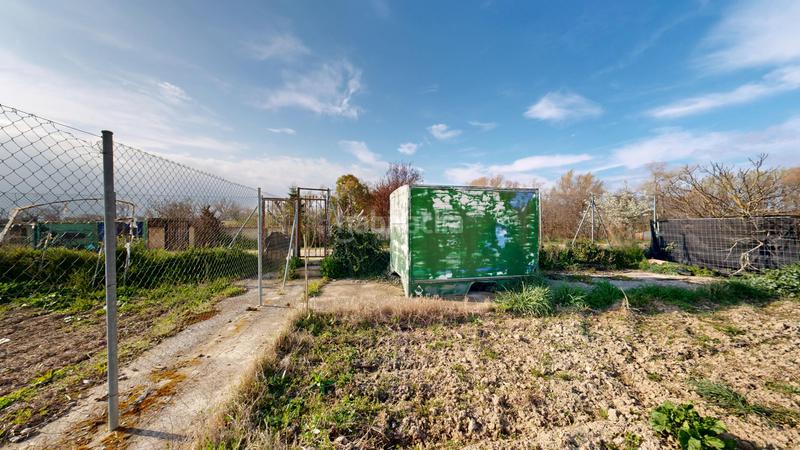 Foto c87ba9fe-9a29-4d45-9f15-35182a95f795. Terreno residencial finca rústica con edificación en Carcastillo