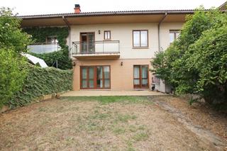 Haus  Tafalla - calle sansomain. Se vende!!! esplendido adosado con jardn y garaje en calle sans