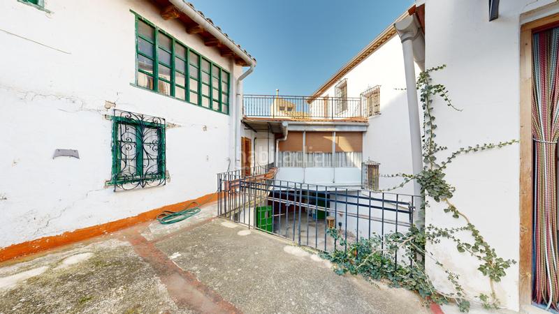 Foto 89d587b7-417e-4124-8b10-fb3723fe1792. Casa  con patio y terrazas en Carcastillo