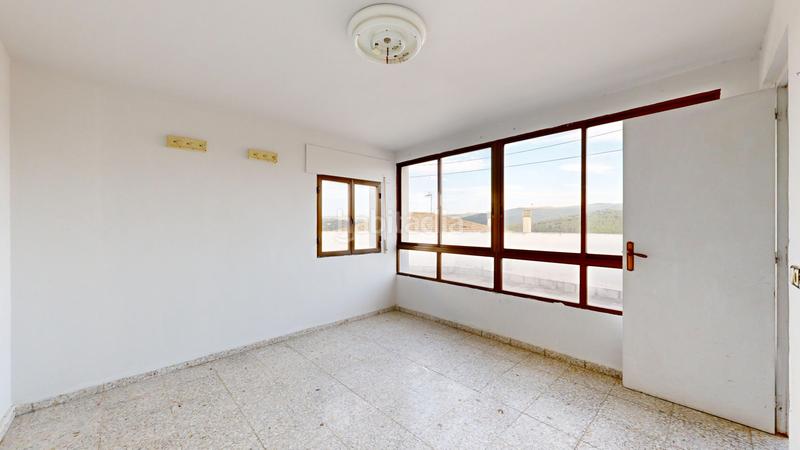 Foto ae18fb96-313b-4fa7-9667-2e8f870583d0. Casa adosada casa con terraza en Pueyo