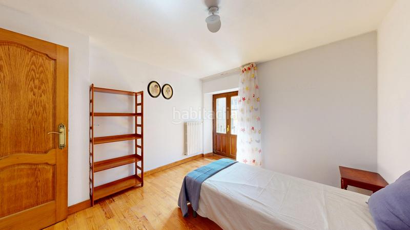 Foto c0bef370-31ef-4a0b-97aa-123c003fabe9. Casa adosada casa con terraza en Pueyo