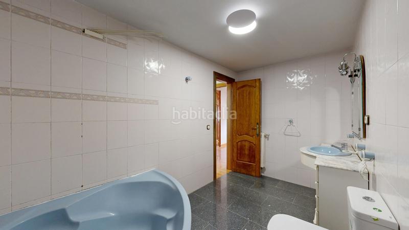 Foto c391e0e6-8c40-4cd7-bd38-fd273fc7ba29. Casa adosada casa con terraza en Pueyo