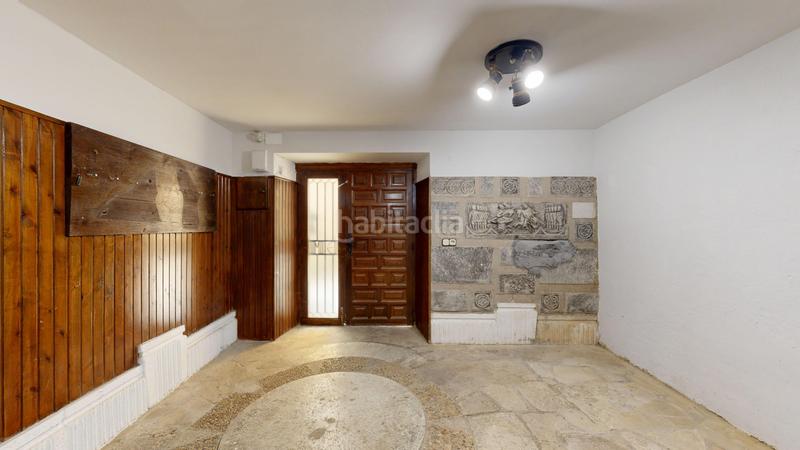 Foto f04bf110-35cd-495c-8342-1a44715cb3a9. Casa adosada casa con terraza en Pueyo