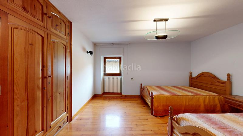 Foto fe59f137-ce0c-4413-a7a7-e2e6e16efca1. Casa adosada casa con terraza en Pueyo