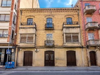 Haus  Tafalla - avenida severino fernandez. Edificio con jardin en el centro de tafalla