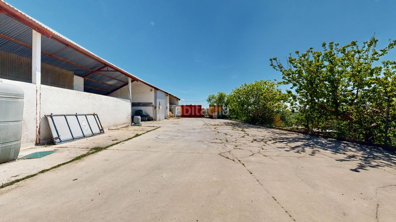 Foto d74d6738-8f0b-4fef-b99d-6e00d823db1b. Nau industrial a Tafalla