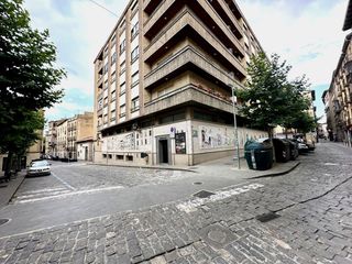 Flat  Tafalla - calle mayor. Piso con ascensor ,trastero y plaza de garaje en el centro de ta