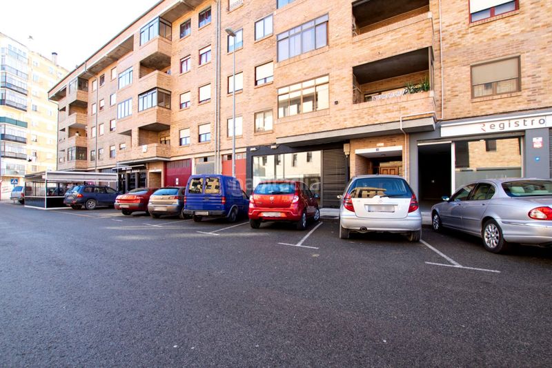Foto a6a040b4-3177-483d-8ff9-7696a0ff9675. Location local commercial dans Tafalla