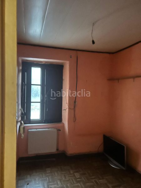 Foto e0086ace-3155-4bc4-9696-864fcd6cd924. Casa se vende casa para reformar en Bergondo