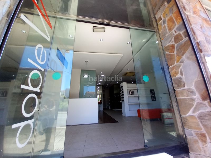 Foto 4ac1927a-7a0a-40d9-a218-b8972b7bc095. Locale commerciale in rúa vilar 72 in Palmeira Ribeira