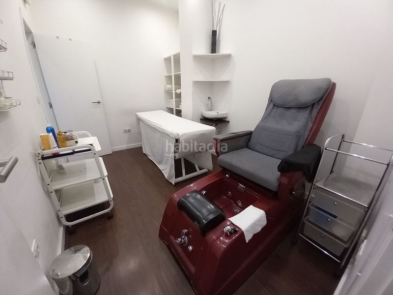 Foto ead14ea9-2379-489d-8d2b-8b8cac711566. Locale commerciale in rúa vilar 72 in Palmeira Ribeira