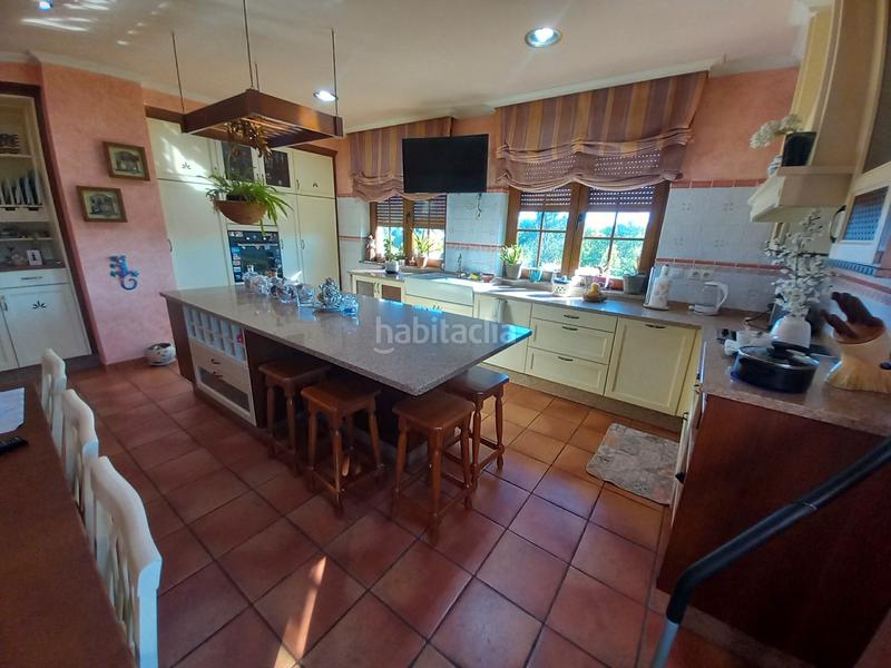 Foto fc052a85-ba33-45ff-b5f3-ad7e3b4188fd. Chalet  de piedra a pocos metros de la playa en Ribeira