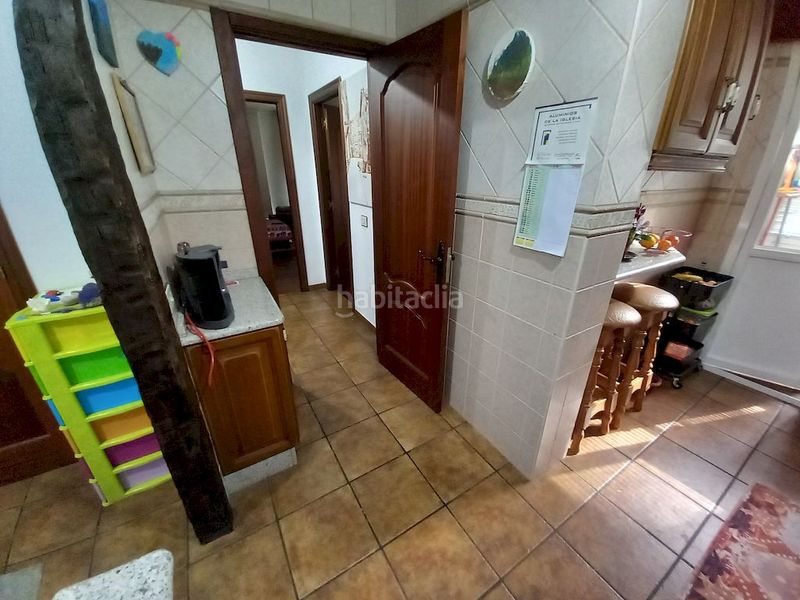 Foto 9fa8885f-35fb-4459-9bdb-cd8d74e63ca5. Pis a Pobra do Caramiñal (A)