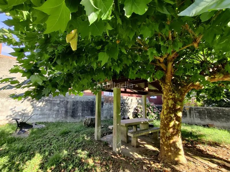 Foto e688b634-e098-4603-8e50-624d088f3be2. Masia amb aparcament a Boiro