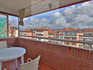 Appartement  N/a. Piso alto de tres habitaciones en calle soroetaberri de hondarri