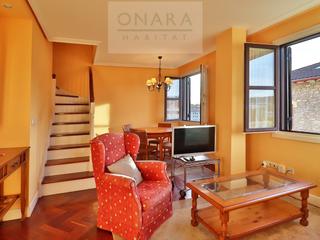 Miete Zweistöckige Wohnung  Calle uria harresia. Se alquila dúplex de 3 habitaciones y dos baños.