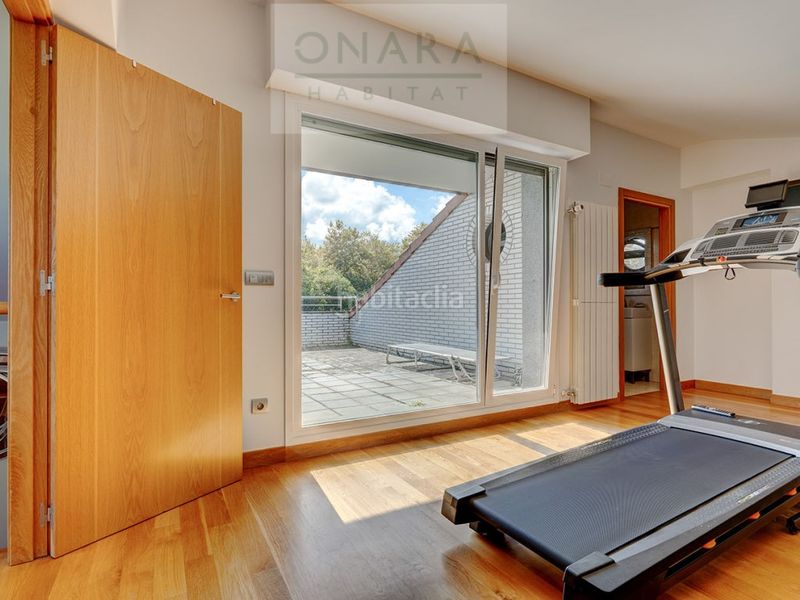 Foto 0359b122-9670-4595-b811-66cf46c142ed. Casa aparellada amb aparcament piscina a Hondarribia