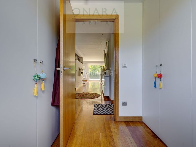 Foto 2b205413-6684-44d2-a2fe-e11028340b1d. Casa aparellada amb aparcament piscina a Hondarribia
