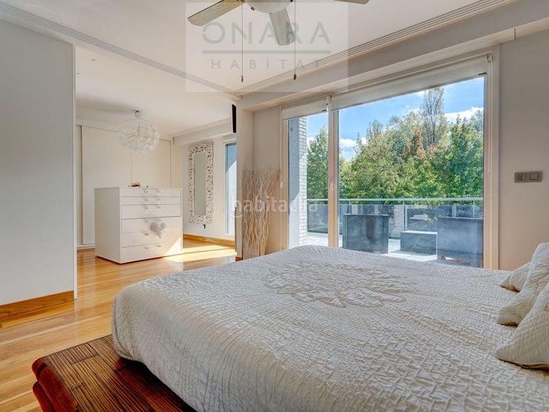 Foto 4f26c7c4-c92a-43a4-8771-38072bc8bff3. Casa aparellada amb aparcament piscina a Hondarribia